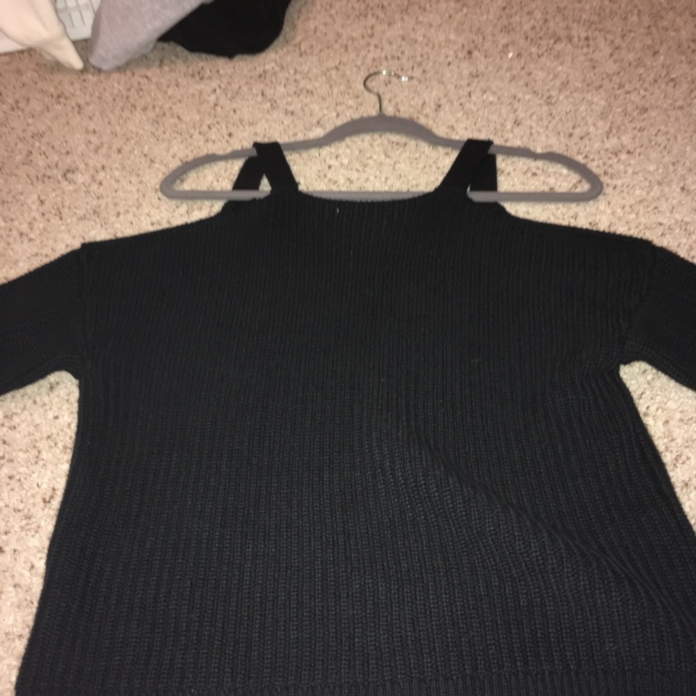 great quality black cold shoulder sweater - Picture 3 of 3